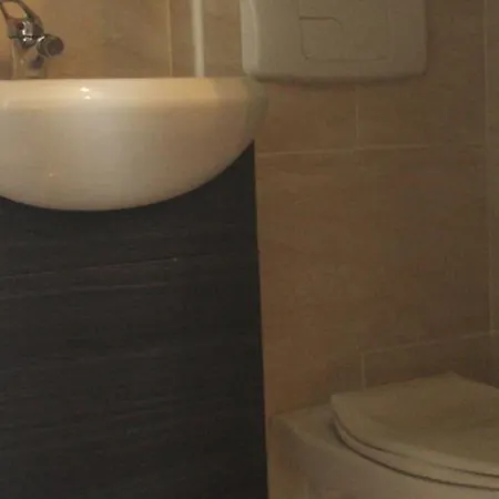 Lpl Paris Hotel *